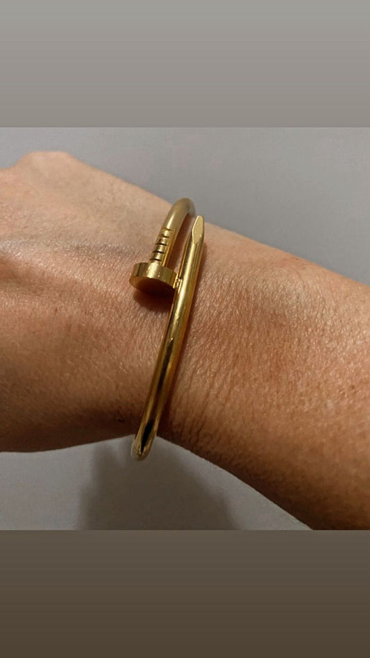 Pulsera clavo dorada