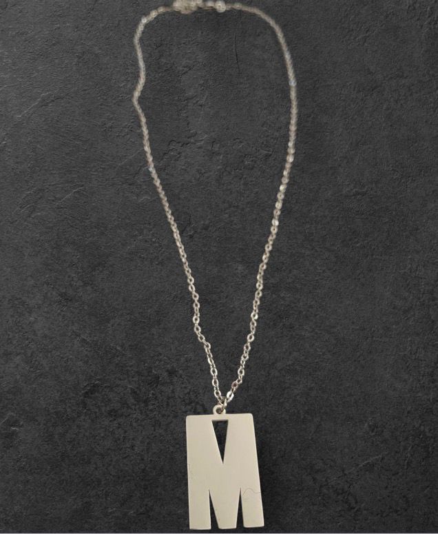 Colgante inicial grande