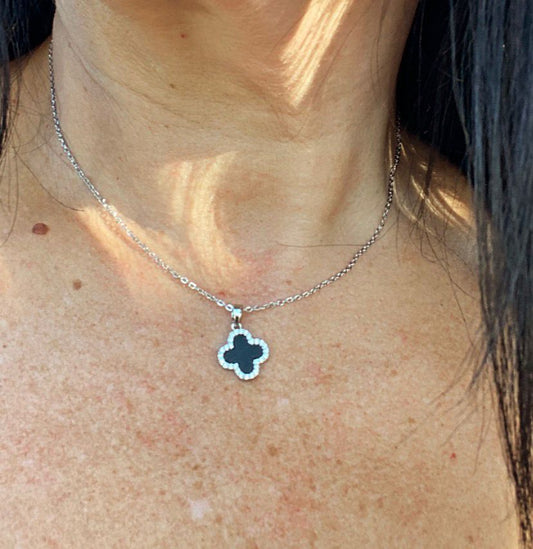 Colgante flor negra plateado