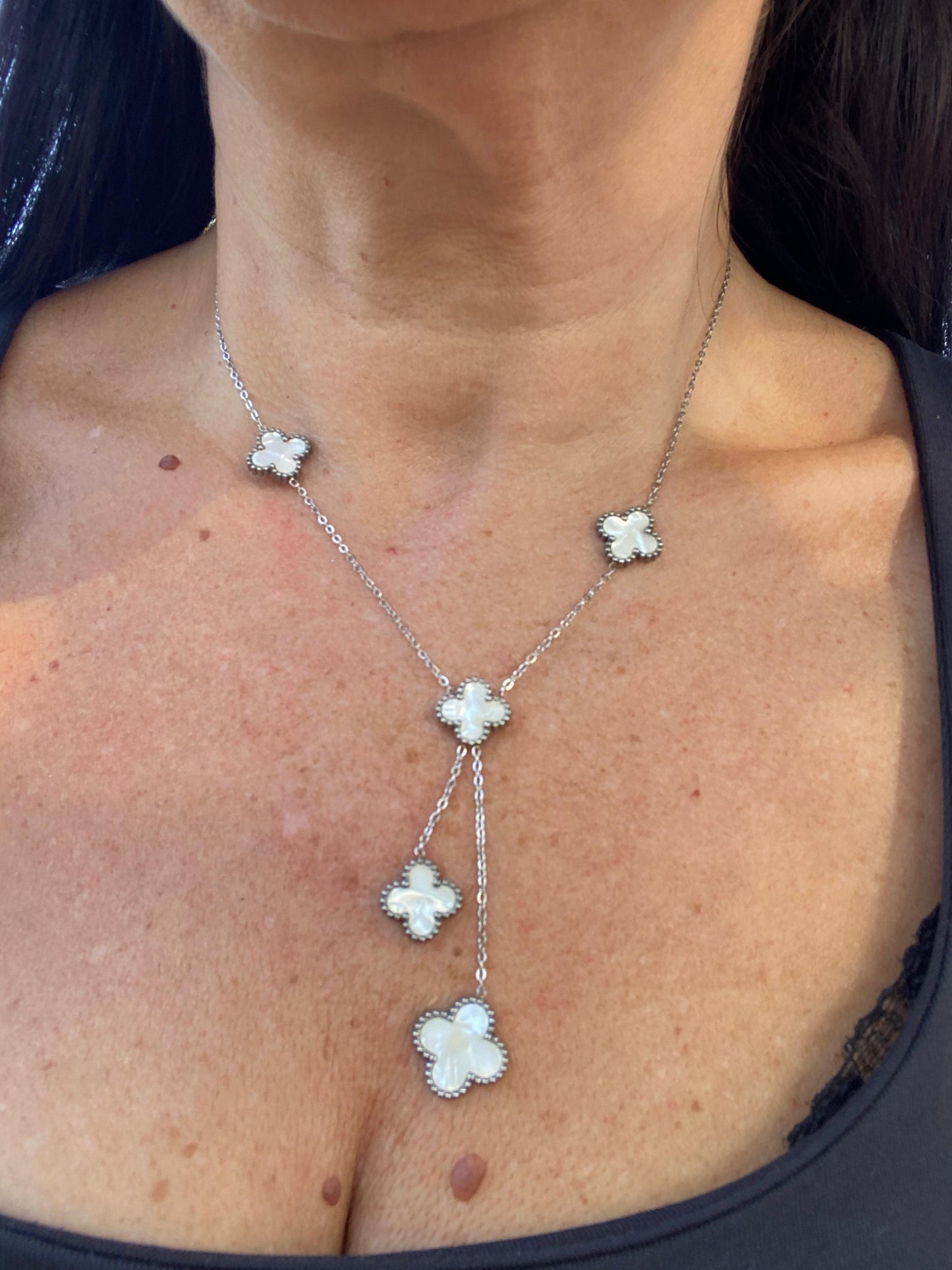 Colgante mil flores blancas plateado