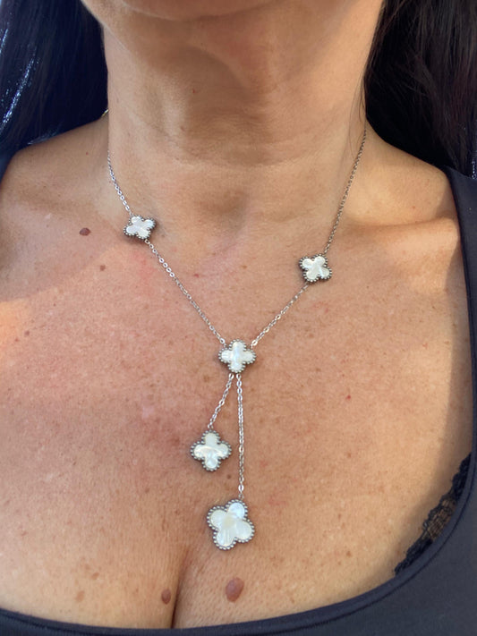 Colgante mil flores blancas plateado